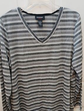 Avenue Men's Gray & White Striped V-Neck Sweater Top
